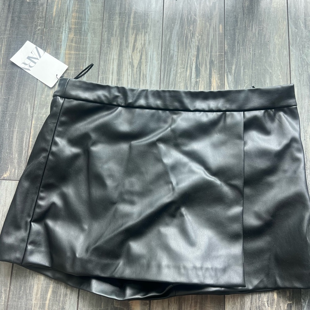Zara Black Faux Leather Skort